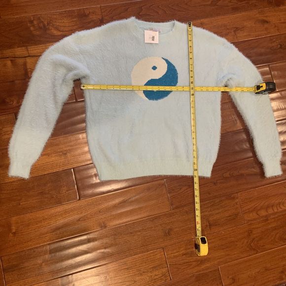 Miss Sparkling Fuzzy Yin-Yang 90's Vibe Turquoise Sweater Size L Crew Neck SOFT - Picture 9 of 9